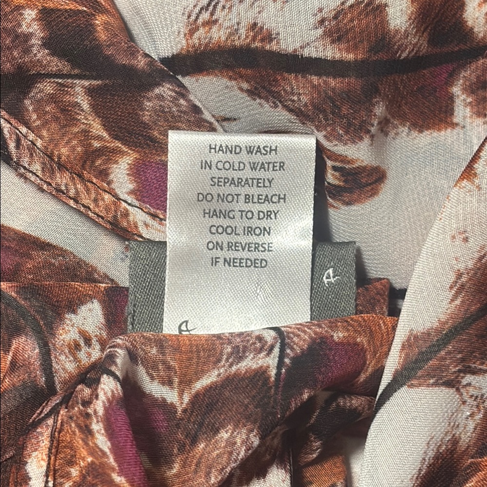 Chic Feather Patterned Top - Picture 8 of 8
